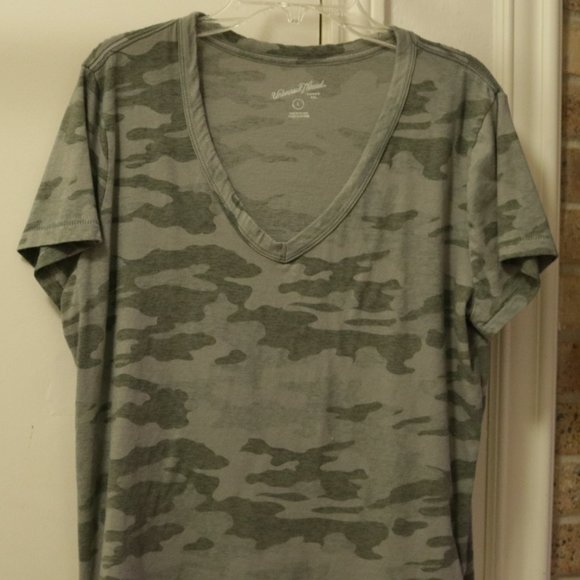 Universal Thread green camouflage deep v tee - Picture 1 of 2